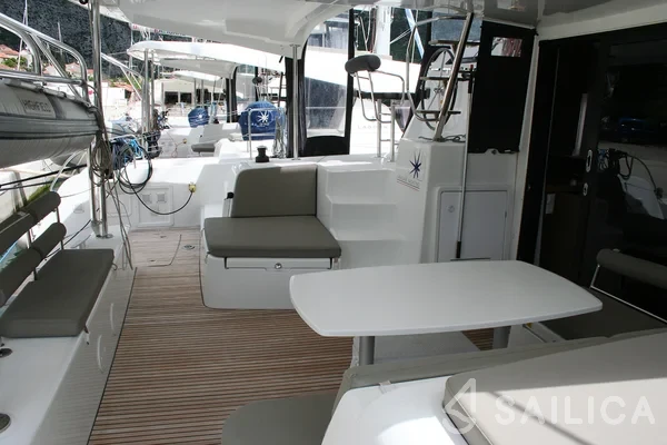 Lagoon 42 - Yacht Charter Sailica