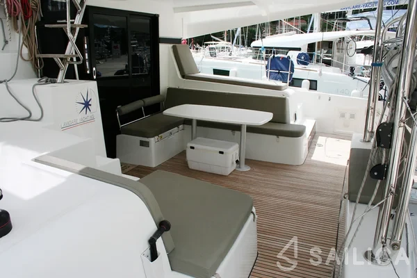 Lagoon 42 - Yacht Charter Sailica
