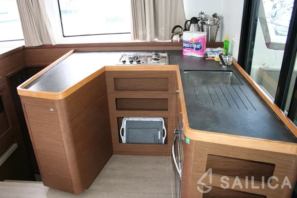 Lagoon 42 - Yacht Charter Sailica