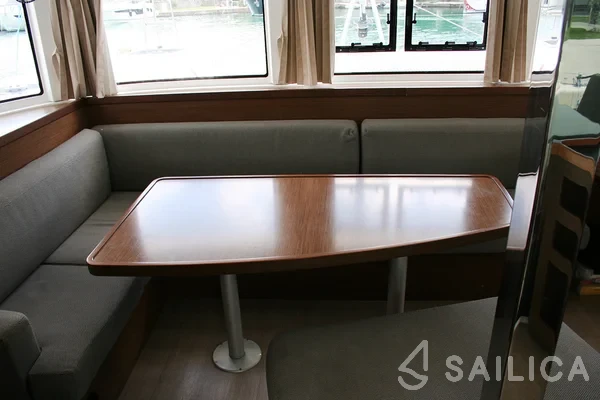 Lagoon 42 - Yacht Charter Sailica