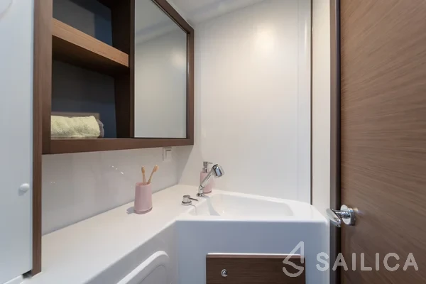 Lagoon 42 - Yacht Charter Sailica