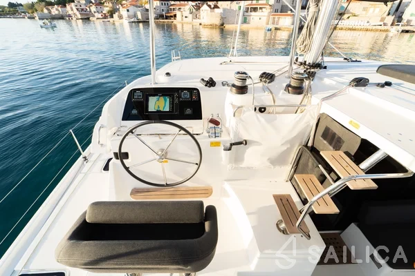 Lagoon 42 - Yacht Charter Sailica