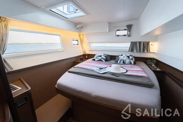 Lagoon 42 - Yacht Charter Sailica