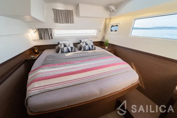 Lagoon 42 - Yacht Charter Sailica