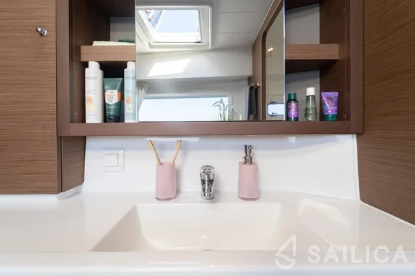 Lagoon 42 - Yacht Charter Sailica