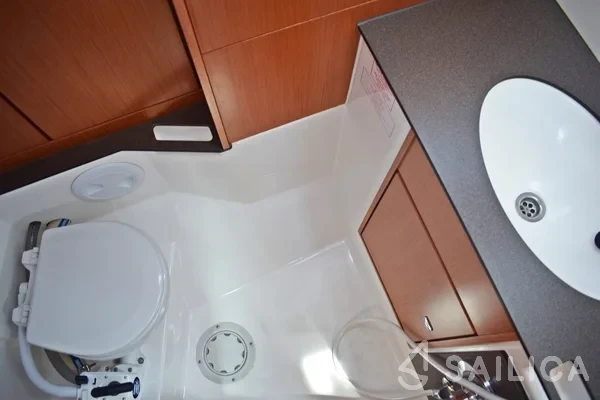 Bavaria 37 Cruiser - Yacht Charter Sailica