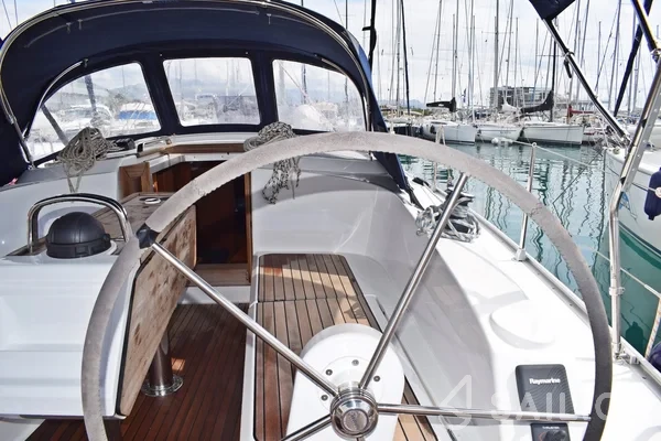 Bavaria 37 Cruiser - Yacht Charter Sailica