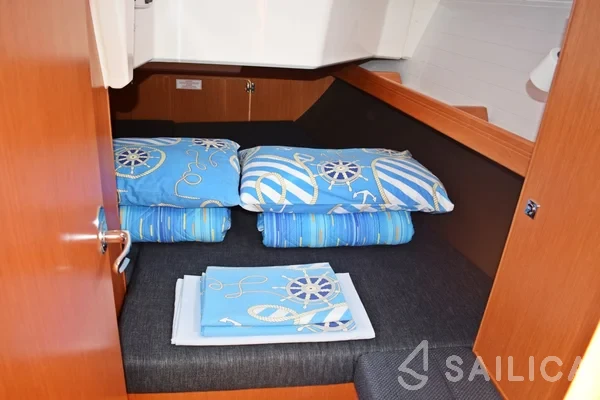 Bavaria 37 Cruiser - Yacht Charter Sailica