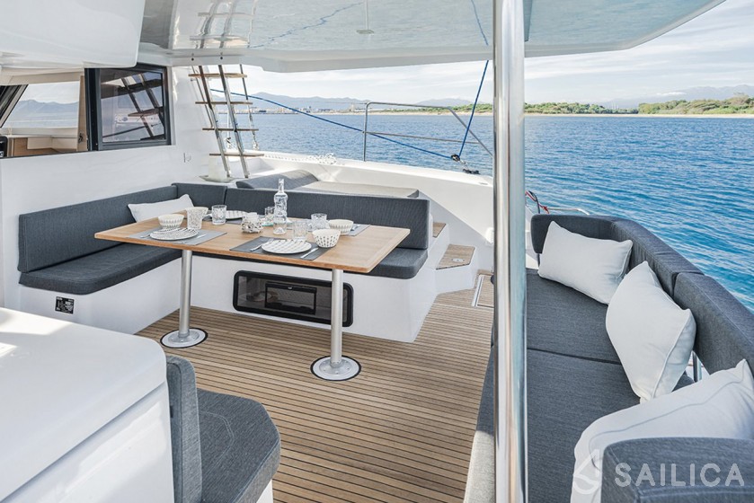 Aventura 37 - Yacht Charter Sailica
