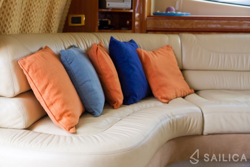 Azimut 68 - Yacht Charter Sailica