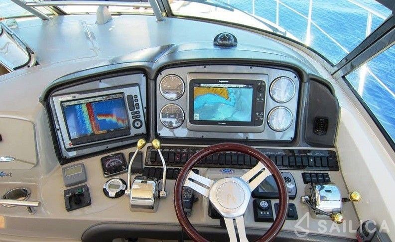 Sea Ray 425 - Yacht Charter Sailica