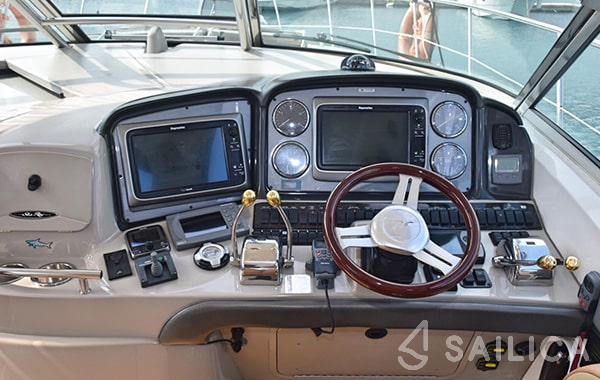 Sea Ray 425 - Yacht Charter Sailica