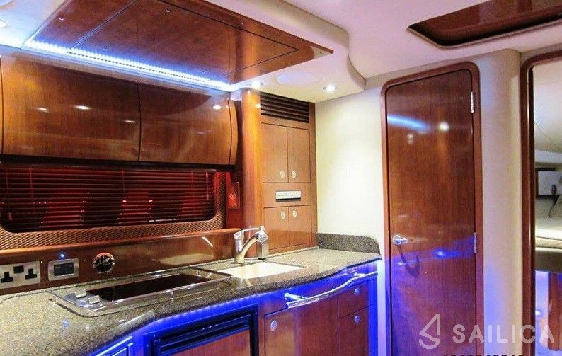Sea Ray 425 - Yacht Charter Sailica