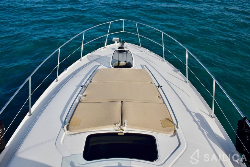Sea Ray 425 - Yacht Charter Sailica