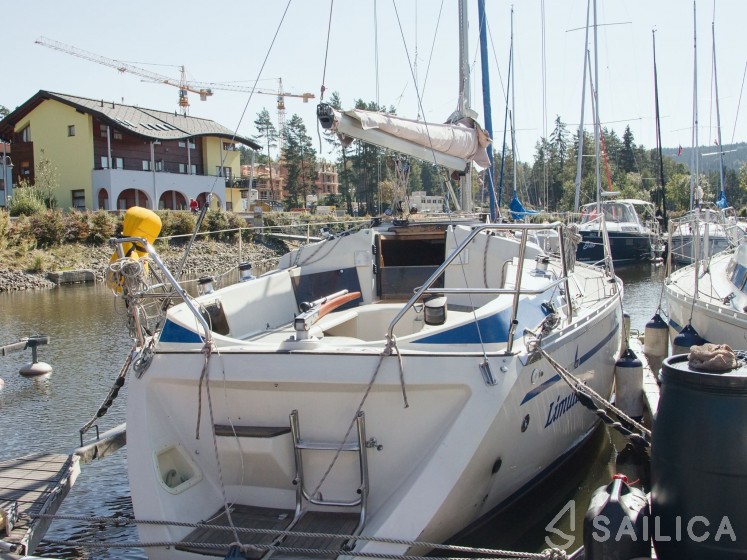 Bavaria 320 - Yacht Charter Sailica