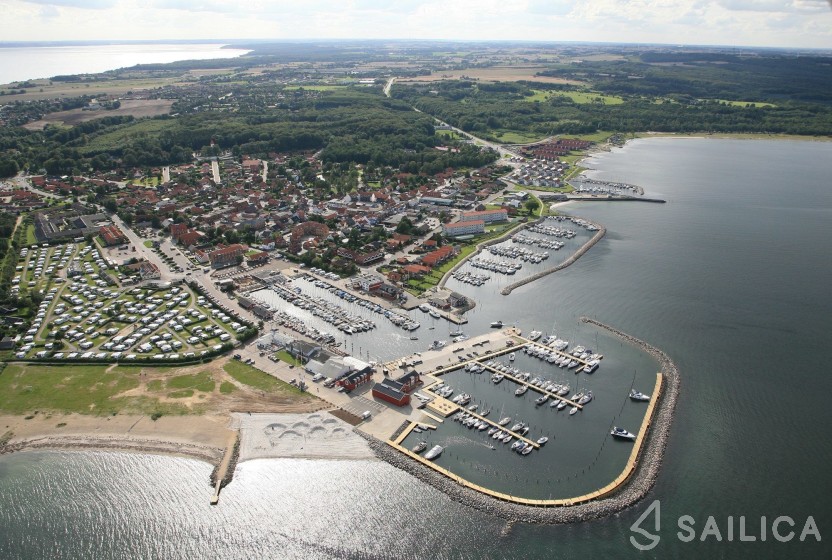 Bavaria Sport 34 - Yacht Charter Sailica