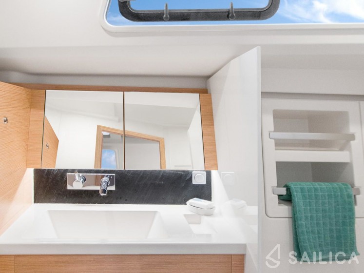 Hanse 415 - Yacht Charter Sailica