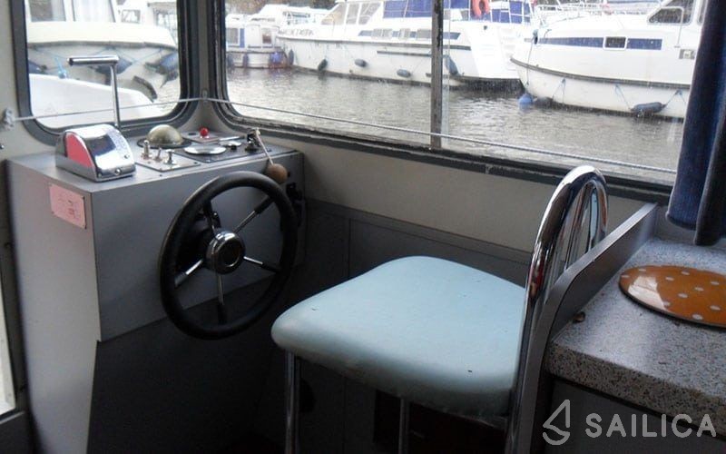 Espade 850 Fly - Yacht Charter Sailica