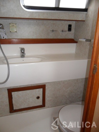 Haines Rive 34 - Yacht Charter Sailica
