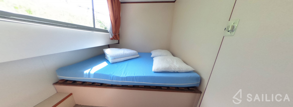 Haines Rive 40 - Yacht Charter Sailica
