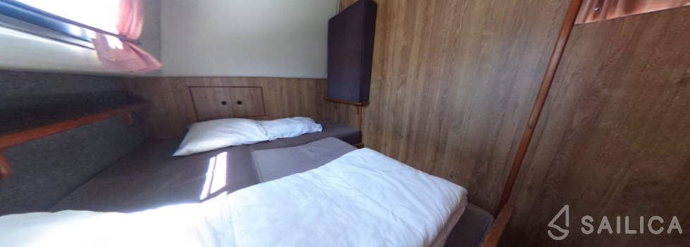 Haines Rive 40 - Yacht Charter Sailica
