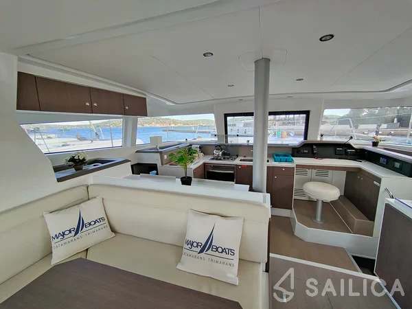 Bali 4.1 - Yacht Charter Sailica