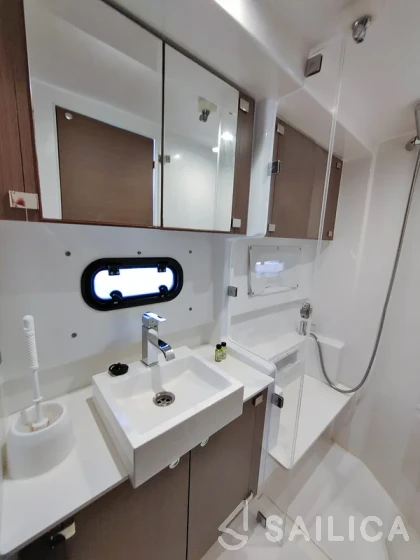 Bali 4.1 - Yacht Charter Sailica