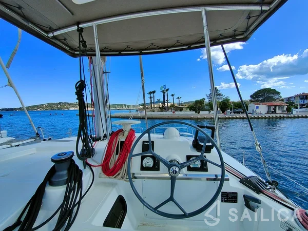 Bali 4.1 - Yacht Charter Sailica