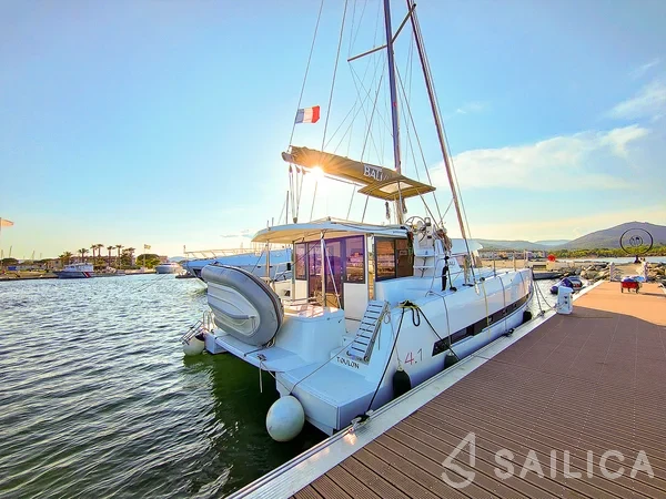 Bali 4.1 - Yacht Charter Sailica