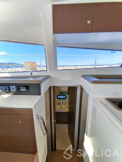 Bali 4.1 - Yacht Charter Sailica