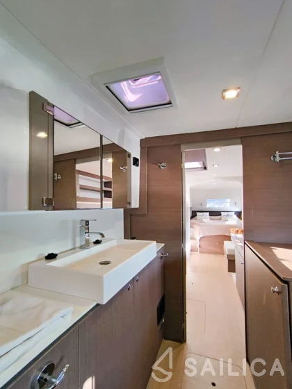 Bali 4.1 - Yacht Charter Sailica