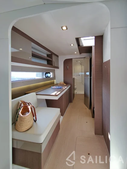 Bali 4.1 - Yacht Charter Sailica