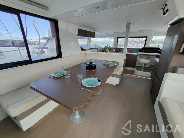 Bali 4.1 - Yacht Charter Sailica