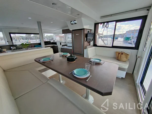 Bali 4.1 - Yacht Charter Sailica