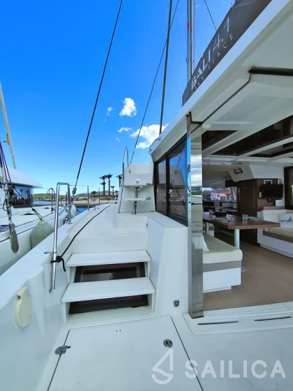 Bali 4.1 - Yacht Charter Sailica