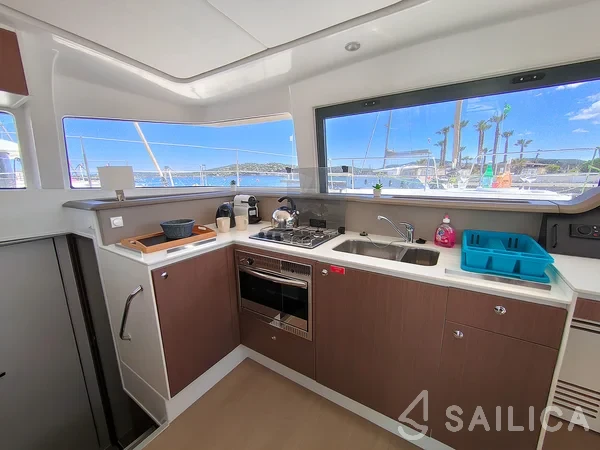 Bali 4.1 - Yacht Charter Sailica