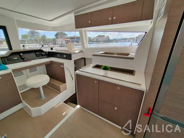 Bali 4.1 - Yacht Charter Sailica