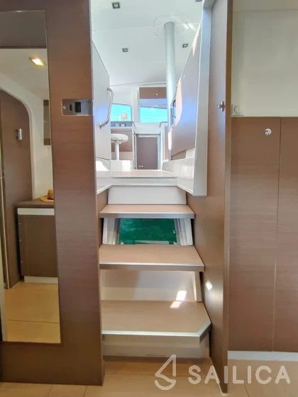 Bali 4.1 - Yacht Charter Sailica