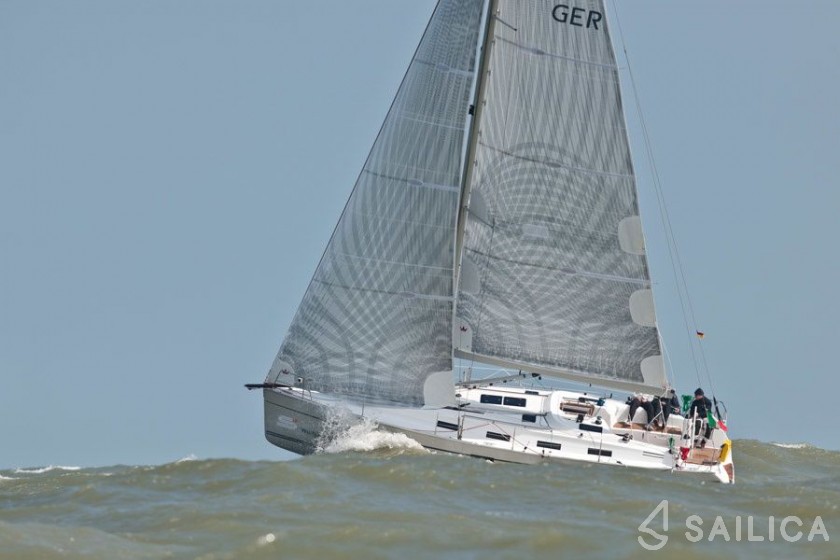 Bavaria Sport 400 - Yacht Charter Sailica