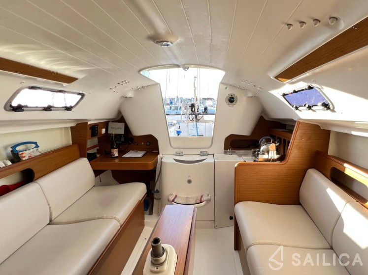 First 25 S - Yacht Charter Sailica