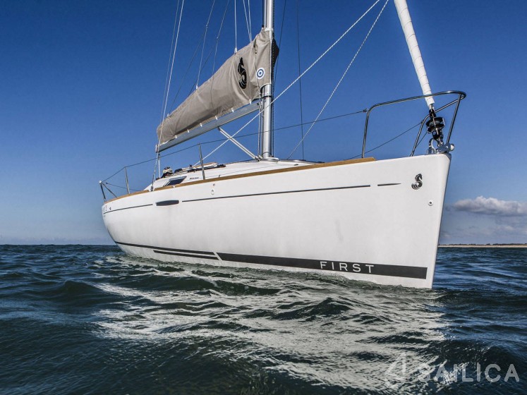 First 25 S - Yacht Charter Sailica