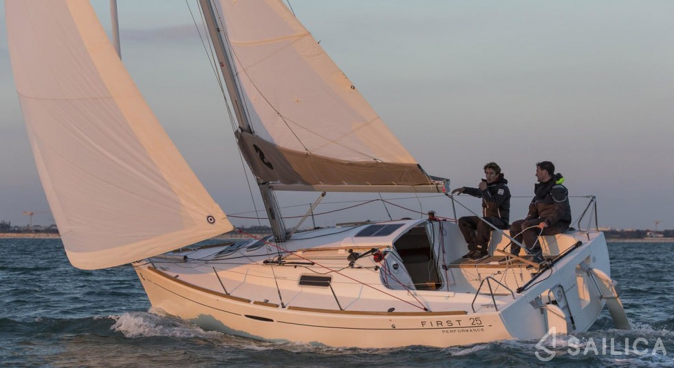First 25 S - Yacht Charter Sailica
