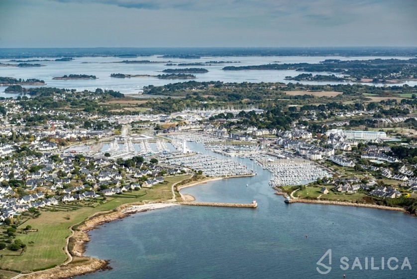 First 31.7 - Yacht Charter Sailica