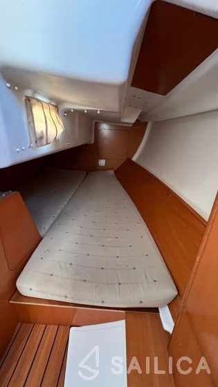 First 31.7 - Yacht Charter Sailica