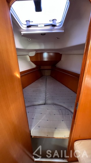 First 31.7 - Yacht Charter Sailica