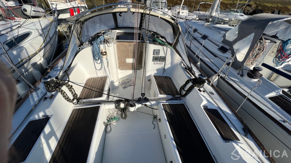 First 31.7 - Yacht Charter Sailica