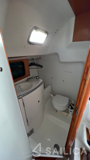 First 31.7 - Yacht Charter Sailica