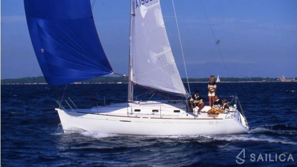First 31.7 - Yacht Charter Sailica