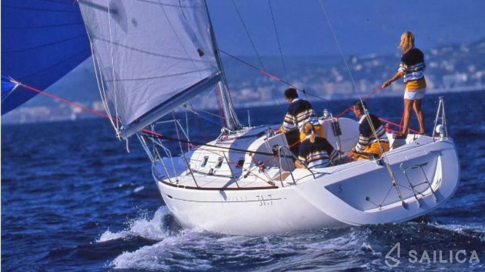 First 31.7 - Yacht Charter Sailica