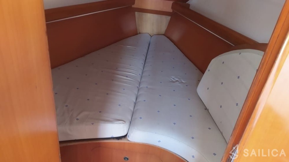 First 31.7 - Yacht Charter Sailica